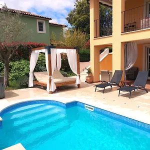 https://villa-ari-82.in-istria.net